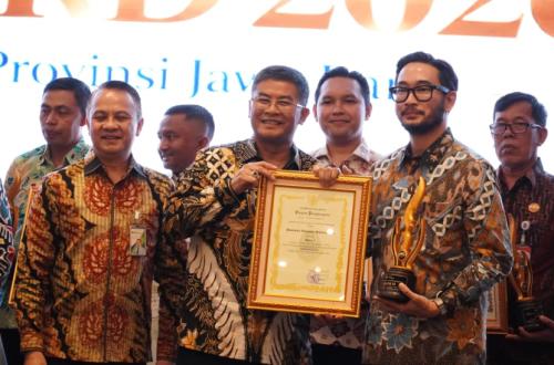 West Bandung Regency's Commitment to Expanding Social Security Coverage Earns Award