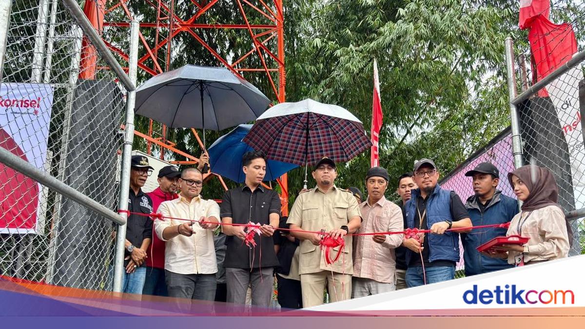 Andre Rosiade Inaugurates First Telkomsel BTS in Talawi Mudiak