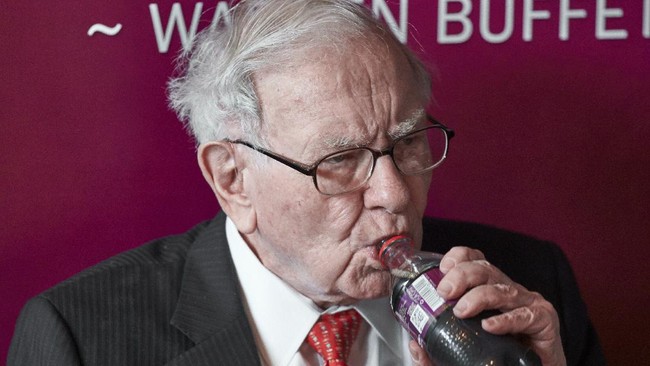 Warren Buffett Steps Down as Berkshire Chairman After 60 Years
