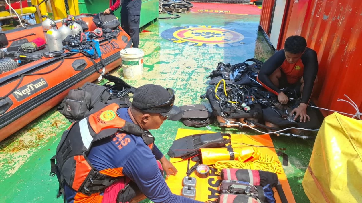 Basarnas Deploys 6 BSG Divers to Search Inside KM Virgo Transport 8