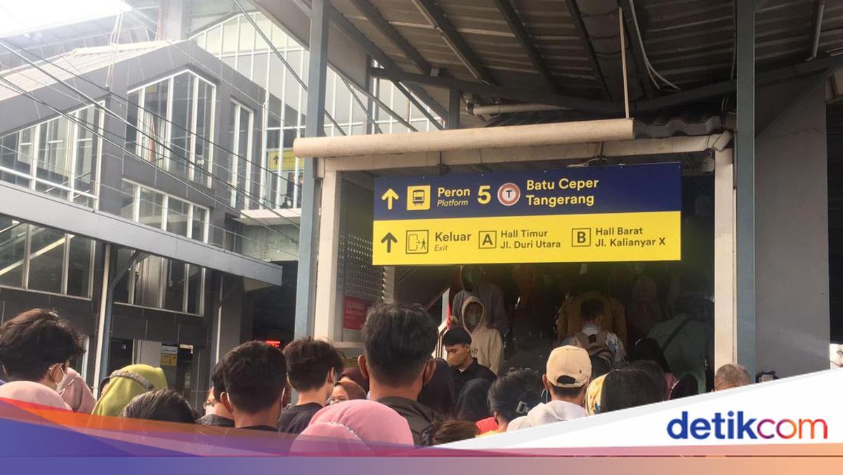 Passengers Report Broken Escalator at Duri Station, KCI Apologises