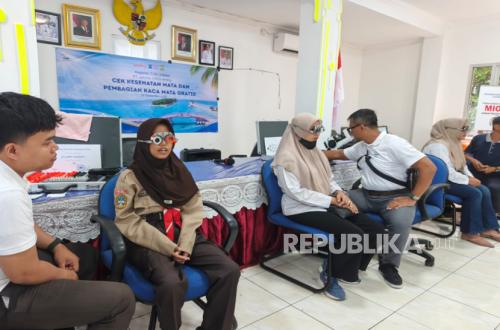 Free Eye Examinations Held for Residents of Pulau Tidung