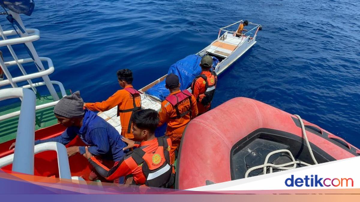 Two Sikka Fishermen Found Weak After Losing Contact While Sailing to South Sulawesi