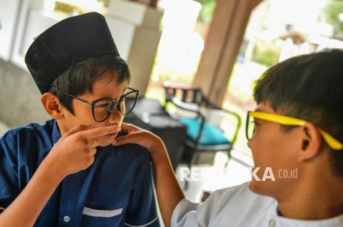 Alhamdulillah, 100 Orphans in Bandung Receive Free Eyeglasses
