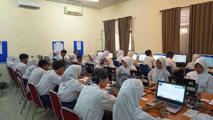 Why Indonesia Changed Its High School Exam Scale to 200-800
