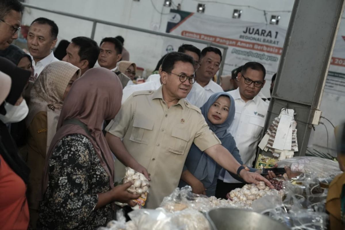 Trade Minister: Government Committed to Maintaining Public Purchasing Power Stability