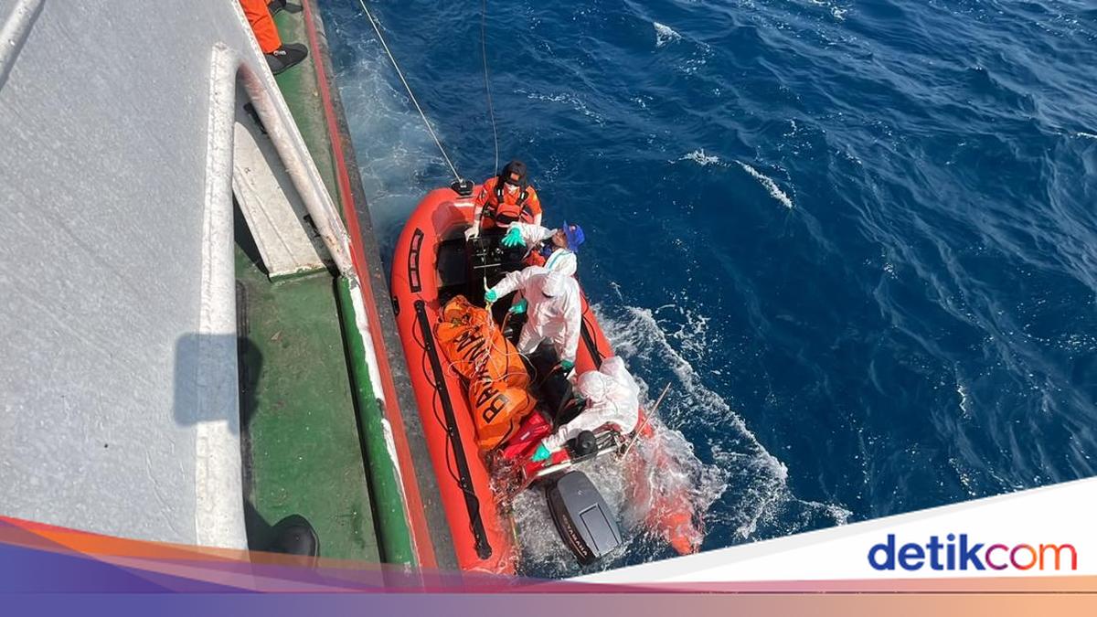 Basarnas Divers Discover Two Deceased Victims Trapped Aboard KM Virgo