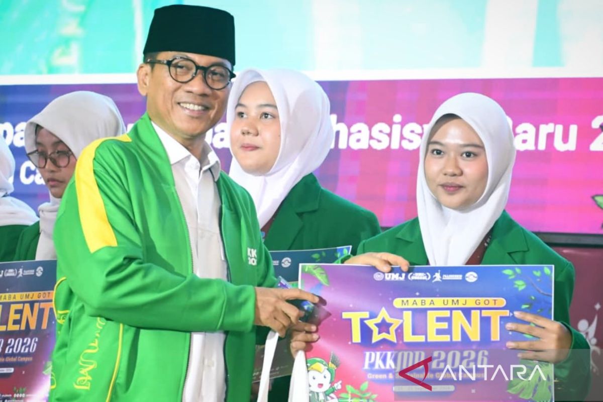 Minister Encourages Students to Become Entrepreneurs and Develop Villages