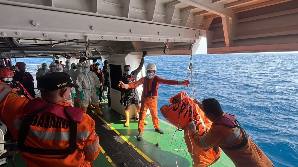 Basarnas Divers Recover Another Victim from KM Virgo Transport 8, Bringing Death Toll to 13
