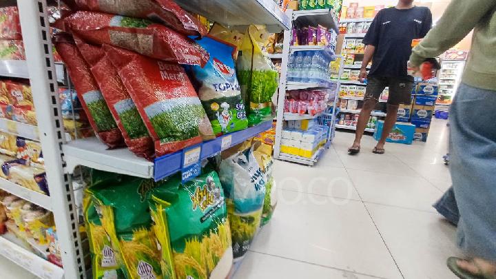 What Is Behind Indonesia's Premium Rice Sales Limits?