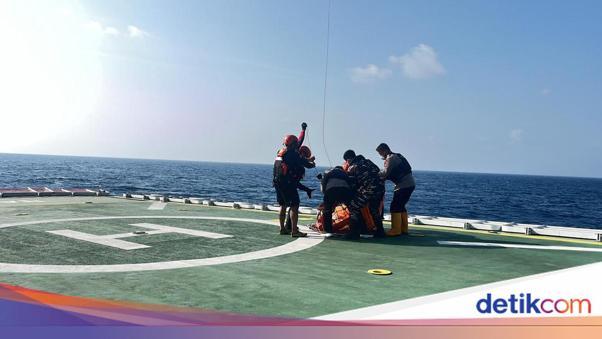 Body of KM Virgo Victim Transported by Helicopter to Banjarmasin for Identification
