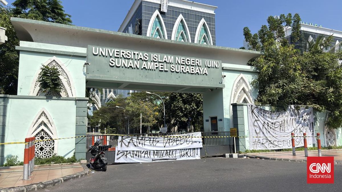 Students Seal UINSA Surabaya Campus, Demanding Rector's Resignation