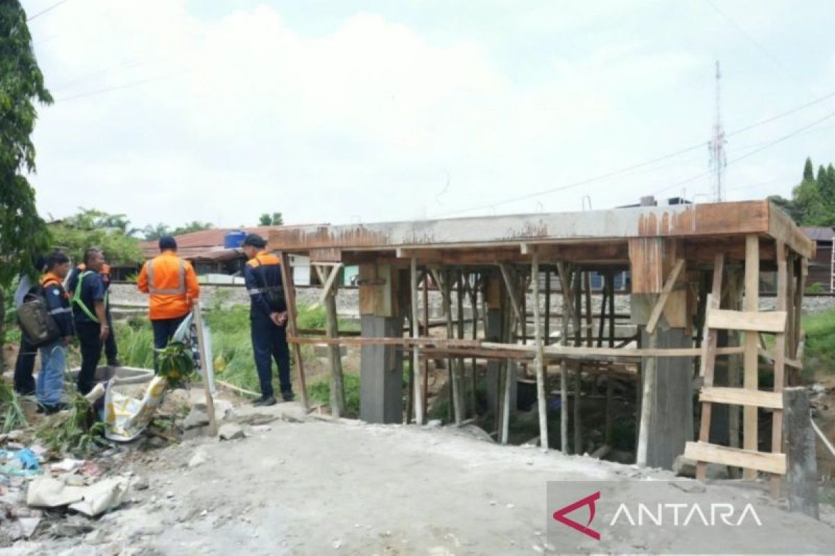 KAI strengthens safety at level crossings in North Sumatra