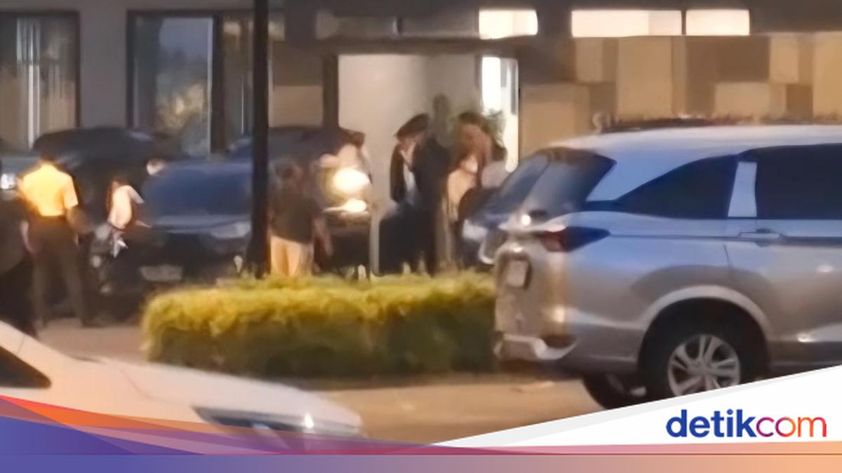 KPK Seizes Suitcases and Bags Following Search of Summarecon Bogor Office