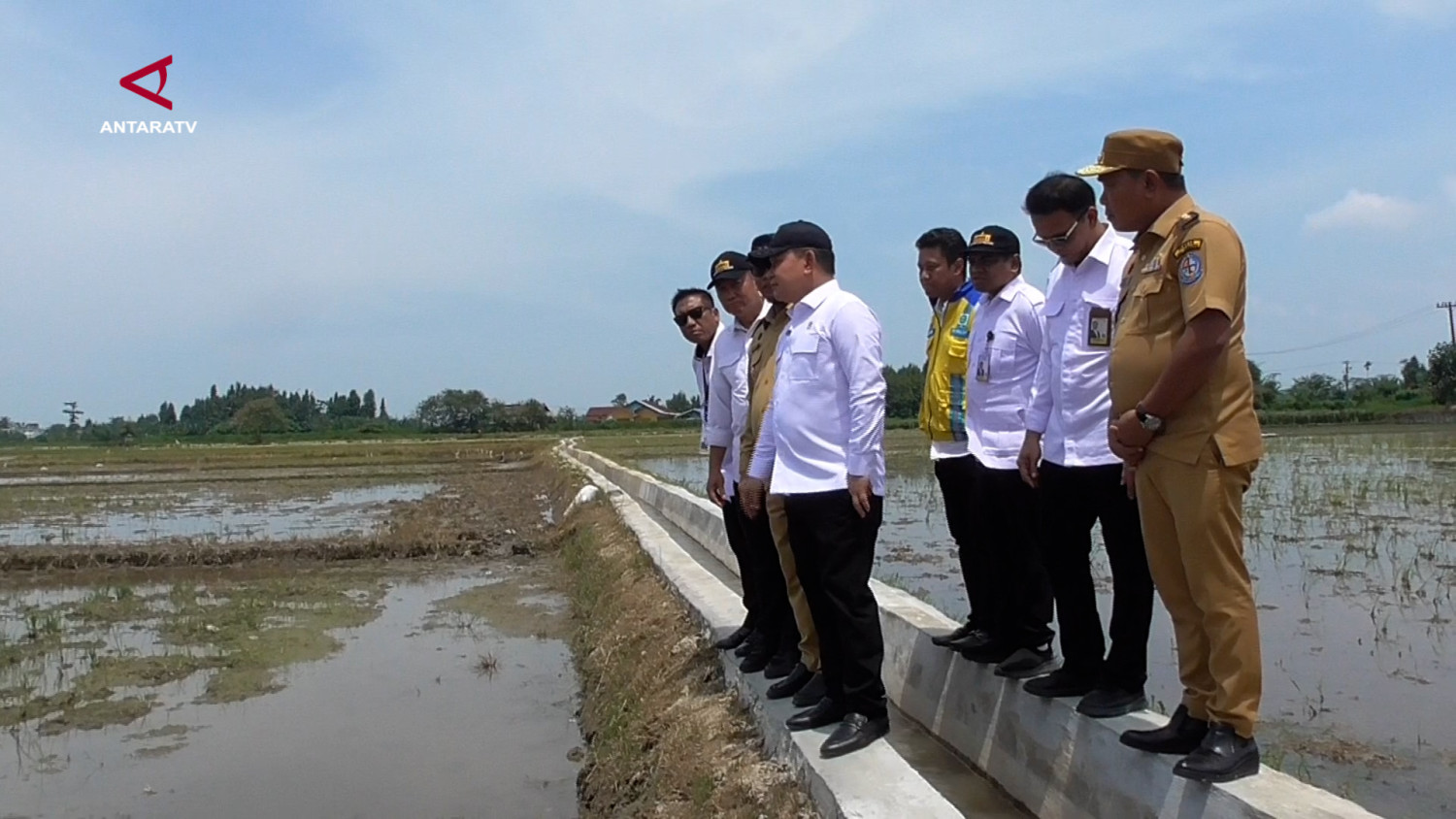 Dudung Inspects Community-Based Irrigation Project in Deli Serdang