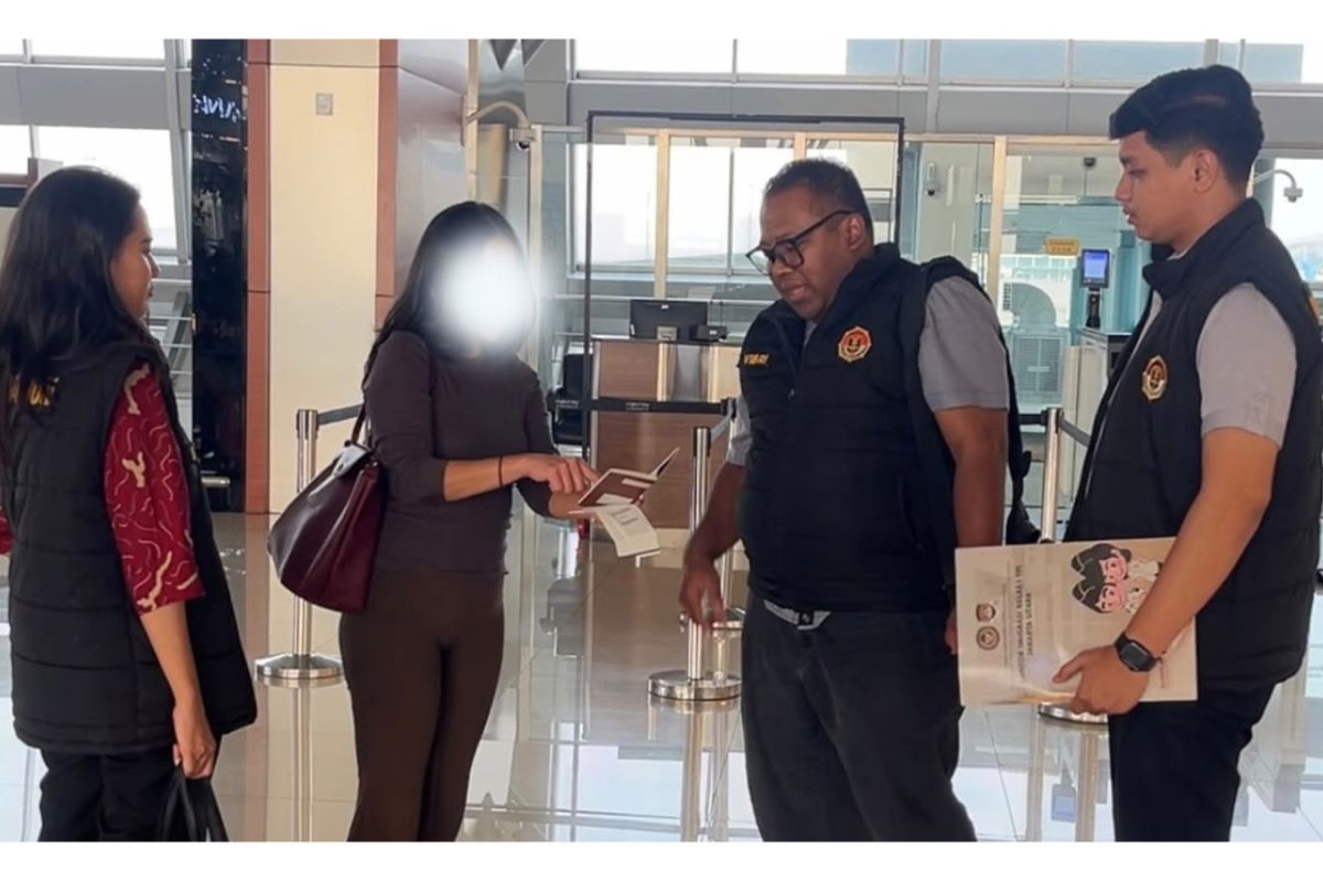 Immigration Authorities Crack Down on Thai National Running Illegal Beauty Classes