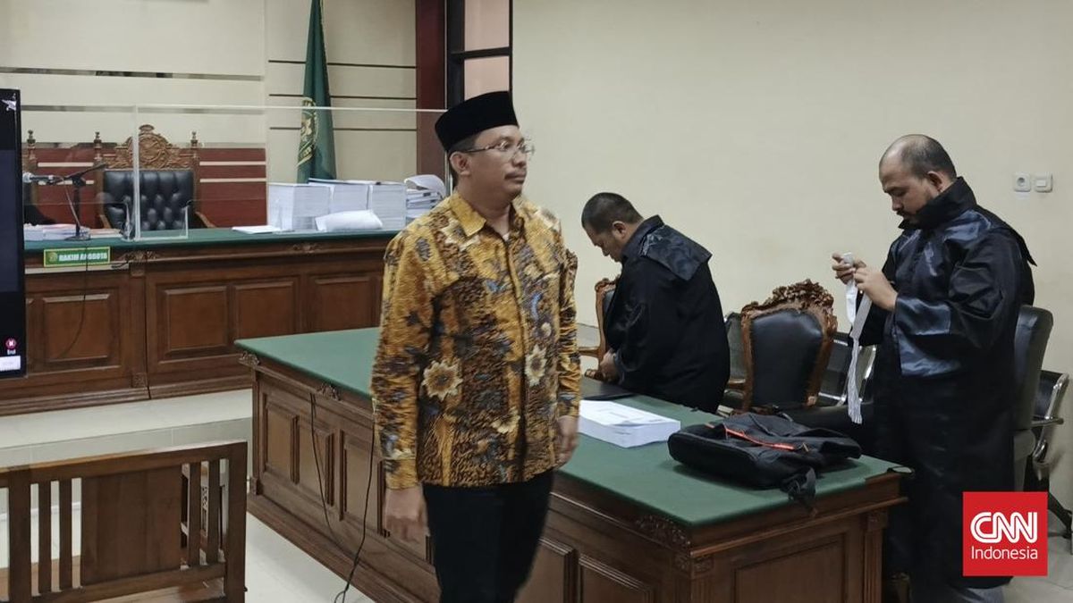 Former Sidoarjo Regent Gus Muhdlor Released Following Two Years and Three Months in Prison