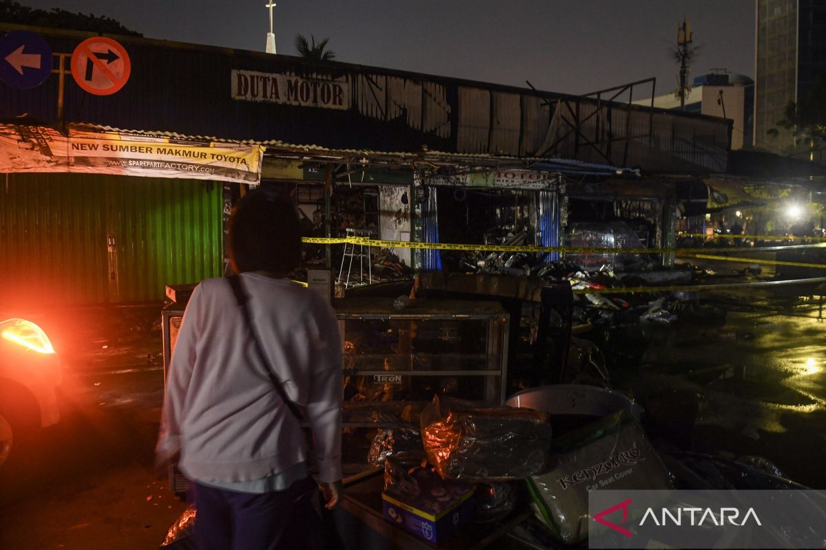 Fire breaks out at Kemayoran car market, 22 fire engines deployed to extinguish flames