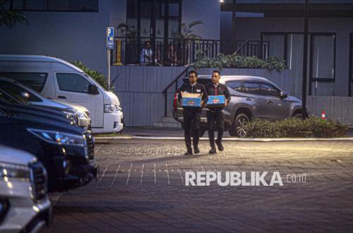 KPK Seizes Documents During Search of Summarecon Bogor Office