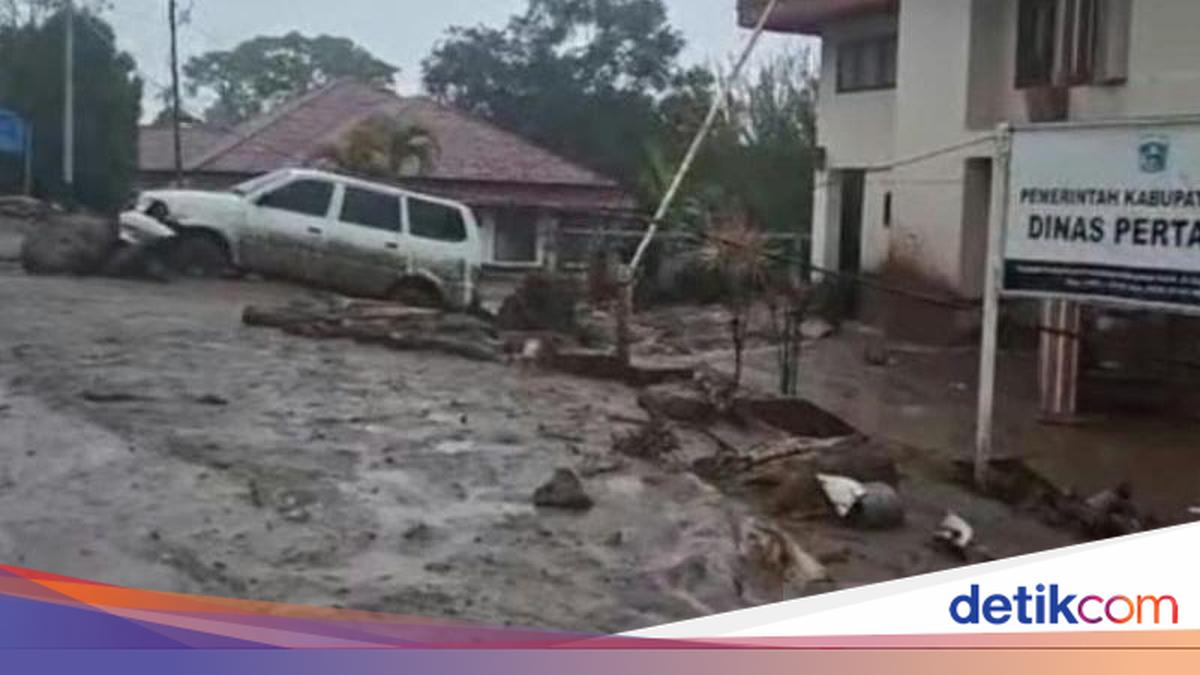 Solok Regency Government Complex Hit by Flash Flood, Office Equipment Swept Away