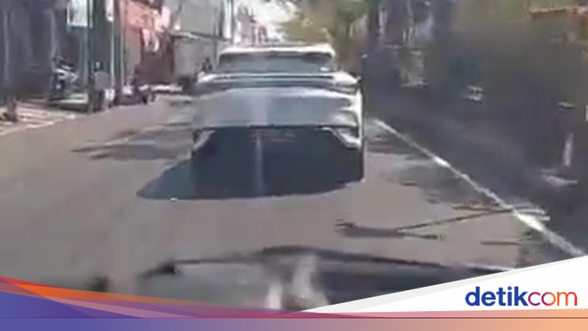 Driver Who Blocked Ambulance Carrying Critical Patient in Solo Apologises