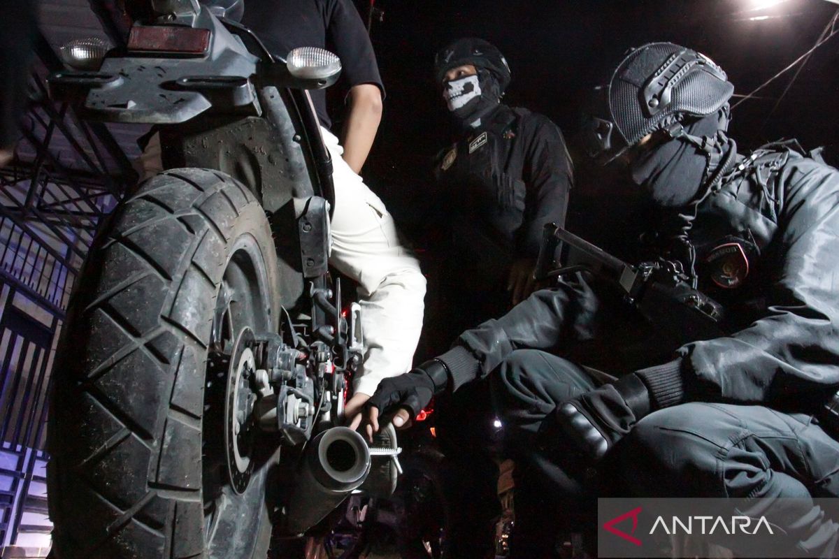 Night-time crackdown in Lhokseumawe: Police seize motorcycles with illegal exhausts
