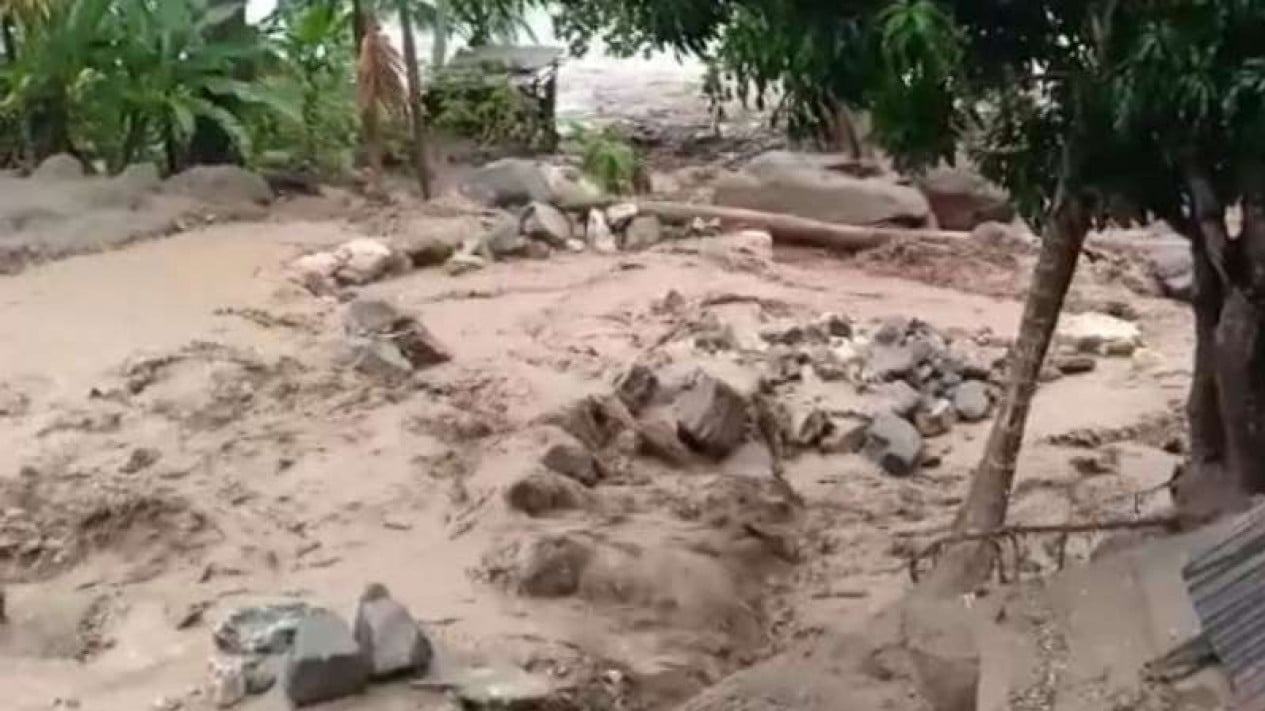 Solok-Padang Road Access Severed Due to Flash Floods