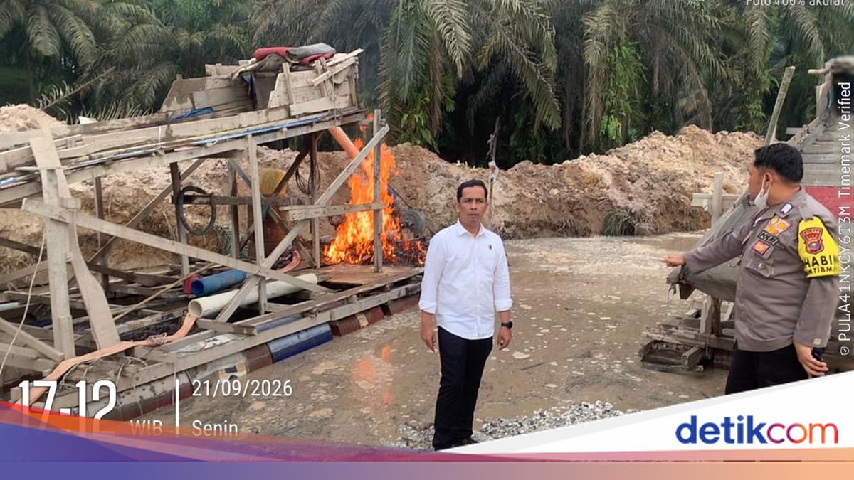 Police Crack Down on Illegal Gold Mining in Kuansing, Destroying 2 Rafts