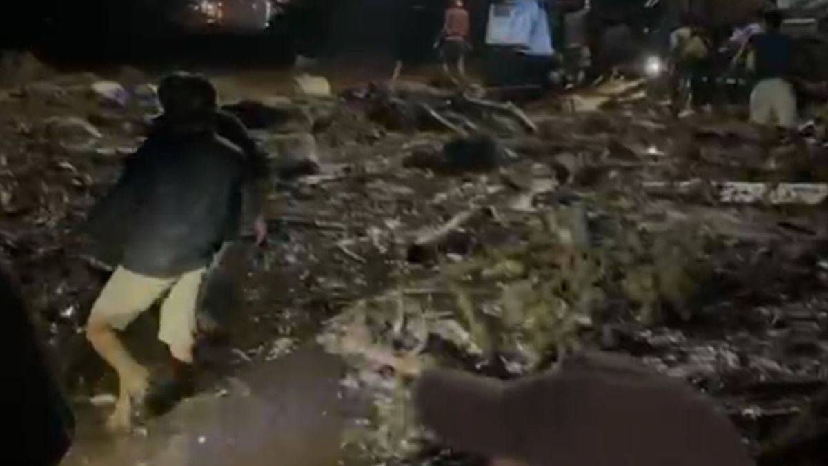 Solok Regency Government Offices Damaged by Flash Flood, Four Injured