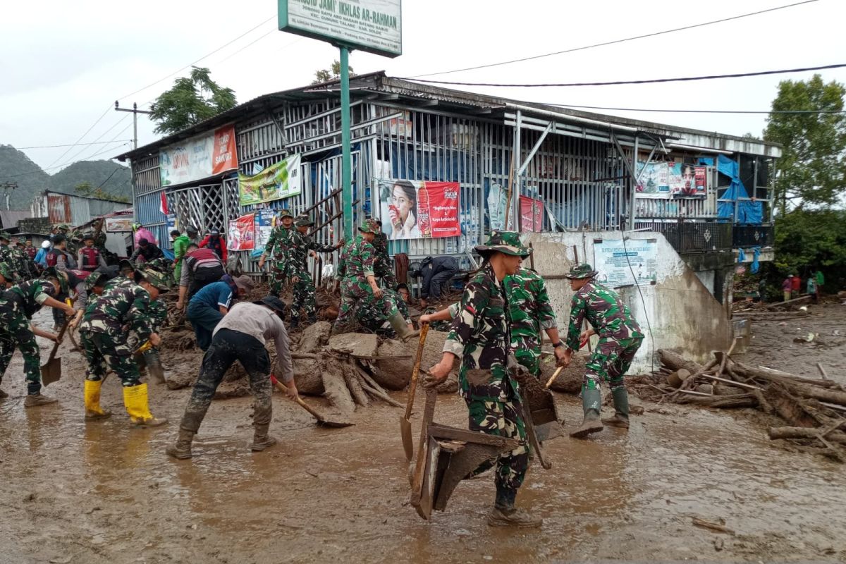 Indonesian Military Deployed to Handle Flash Floods in Solok