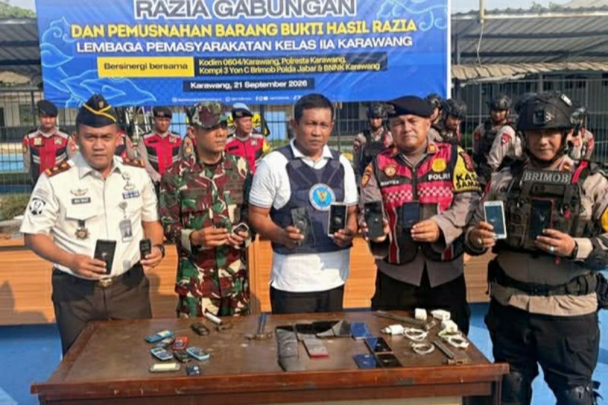 Karawang Prison Destroys Prohibited Items Seized During Raids