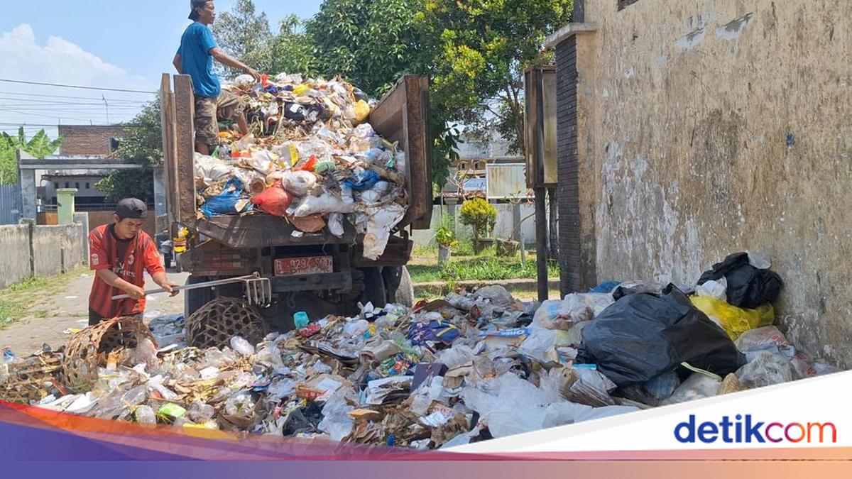 Monjok Sub-district Office in Mataram Becomes Temporary Waste Collection Site