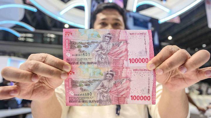 Does Rupiah With Former Officials' Signatures Remain Legal Tender?