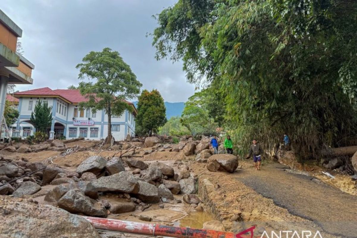 Solok Regency declares disaster response status following flash floods
