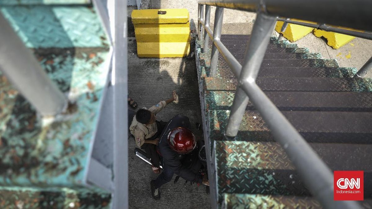 20 Steel Plates Missing from Bulungan Pedestrian Bridge Suspected Theft