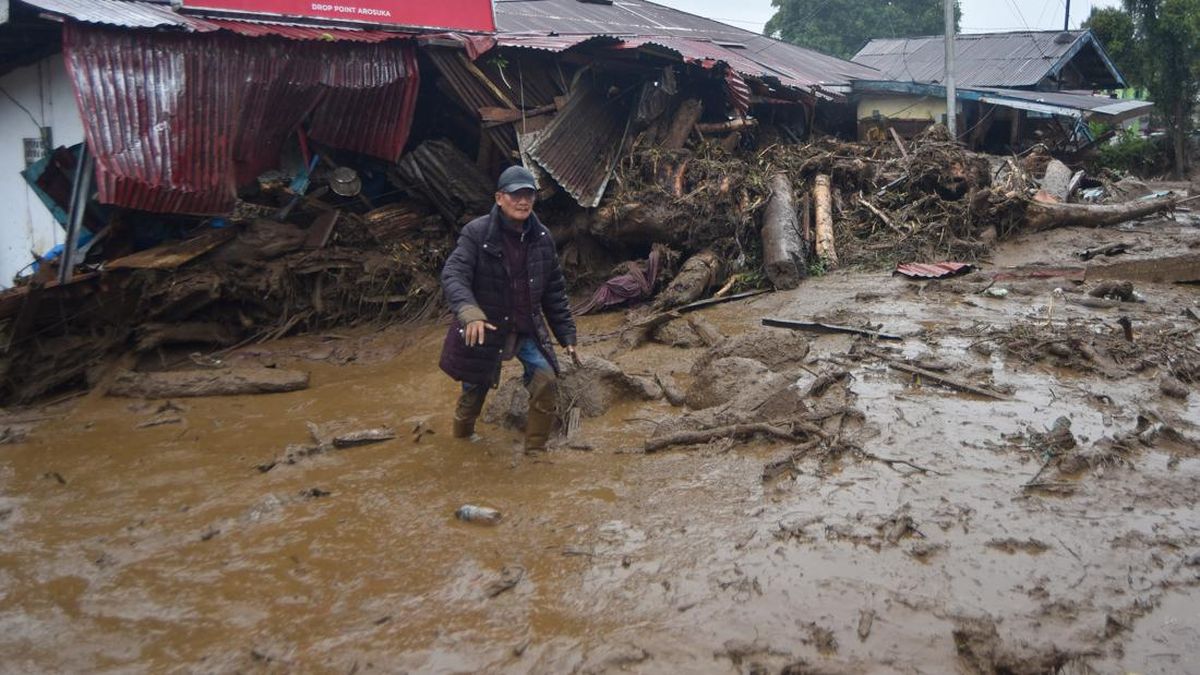 Solok Flash Flood: 2 Missing, 4 Injured