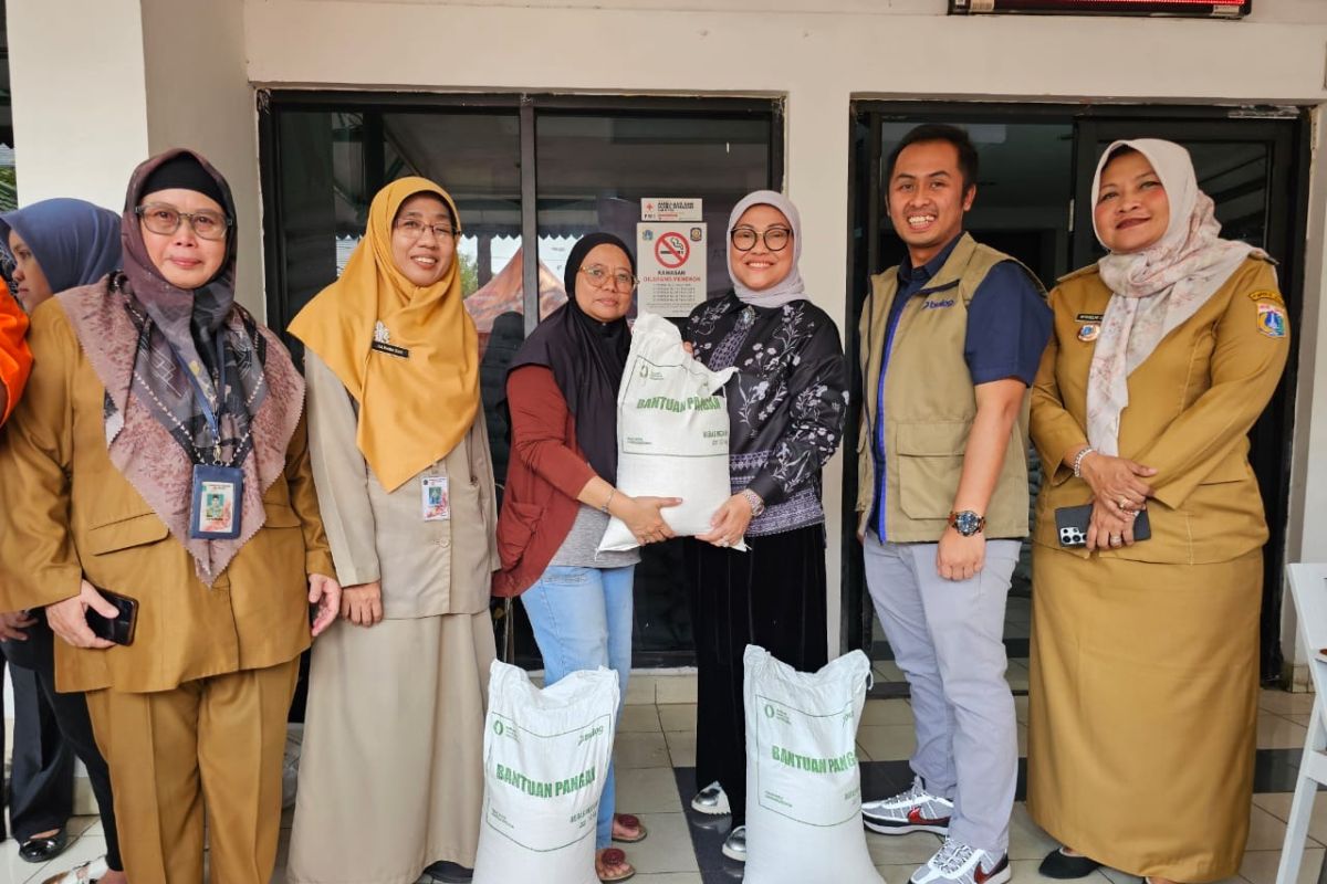 Bulog and House of Representatives Monitor Food Aid Distribution in Jakarta