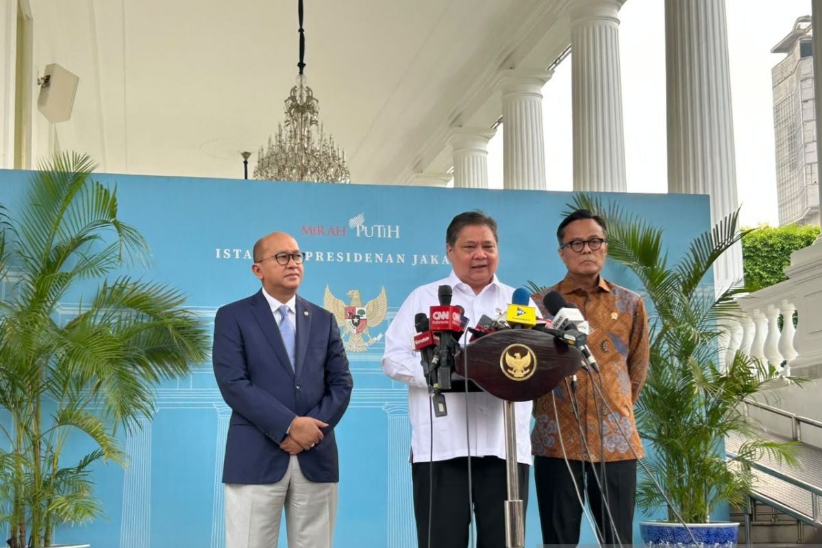 Prabowo Urges State-Owned Banks to Finance Textile Industry Machinery Upgrades
