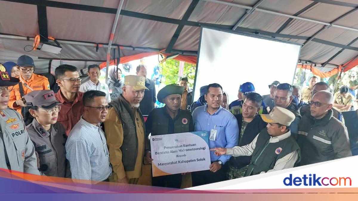 BSI Distributes Basic Food Packages to Aid Flash Flood Victims in Solok