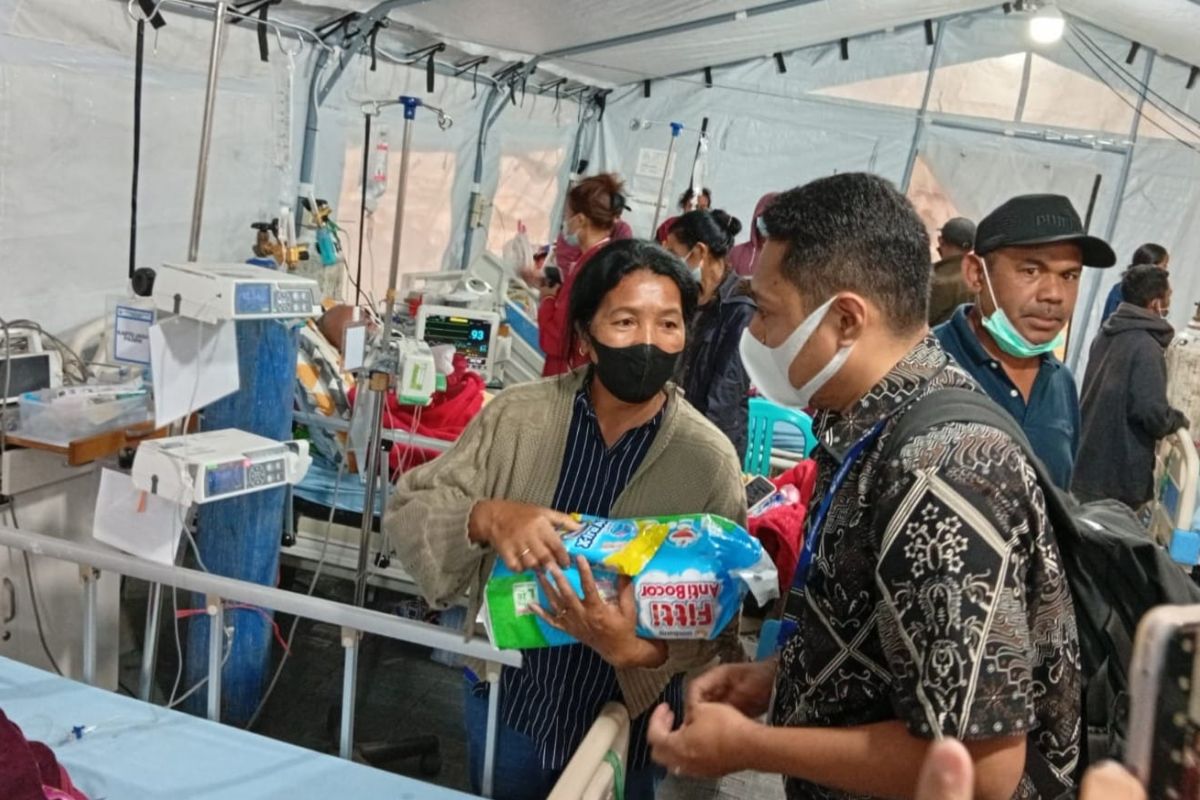 Sanitation aid distributed to Flores earthquake survivors
