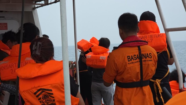 Breaking! One Ship Crew Member Found, Five Journalists Still Missing