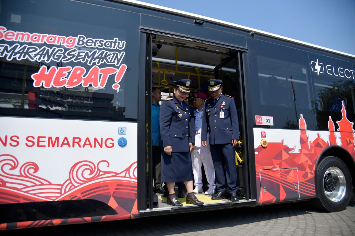 27 Trans Semarang electric buses launched
