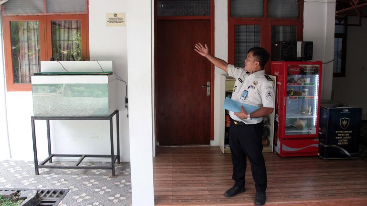 Investigating Luxury Facilities, Imipas Inspects 52 Inmates at Cibinong Prison