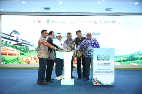 OJK and West Java Provincial Government Develop Layer Chicken Ecosystem Through EGG Programme