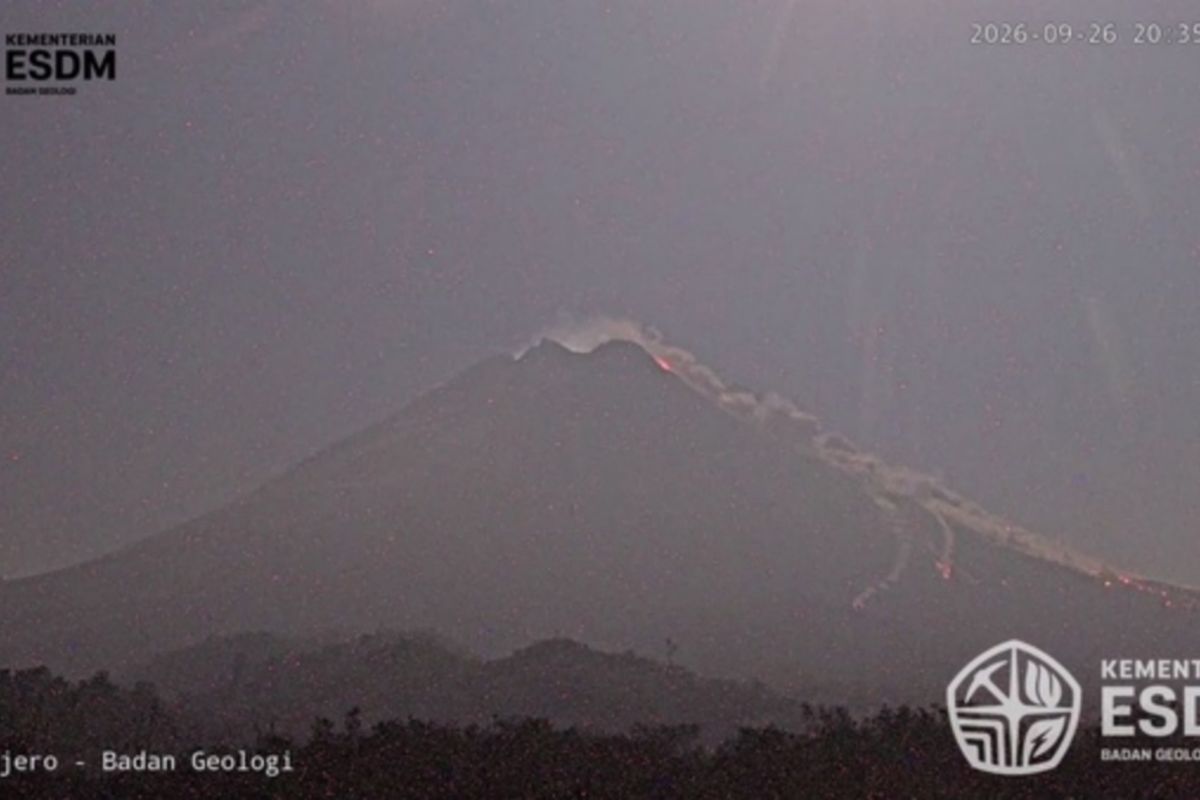 Mount Merapi releases pyroclastic flows up to 2 km towards Kali Boyong