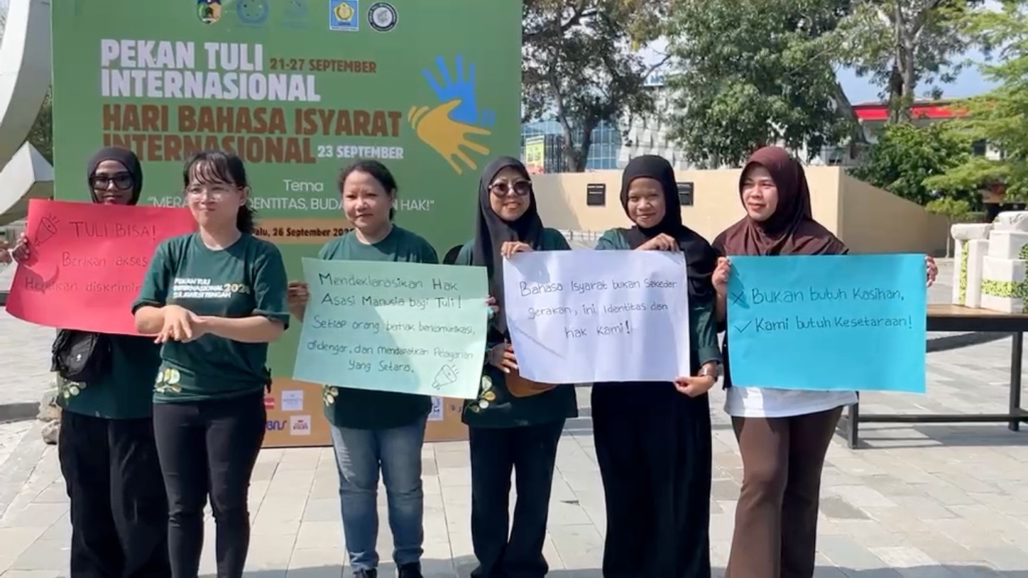 Sign Language Opens Space for Equality for the Deaf in Palu