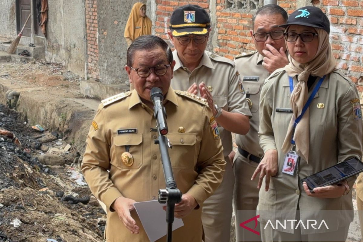 Pramono states Jakarta cannot alter social assistance decile regulations