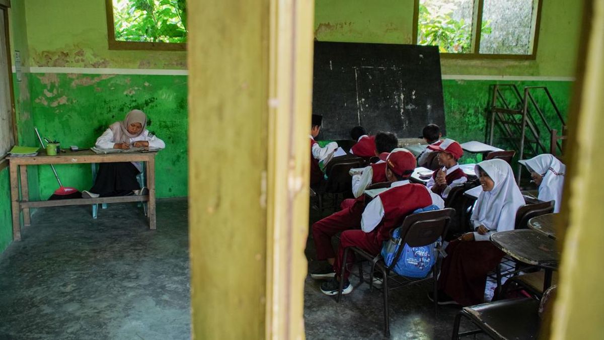 Intellectual Forum Urges Government to Stop Frequent Curriculum Changes