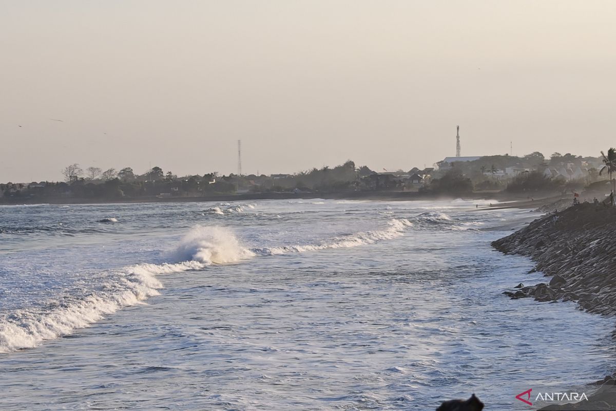 High waves up to four metres and tidal flooding predicted for today
