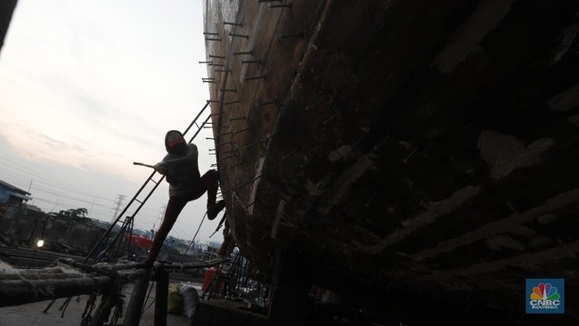 Indonesian Shipyard Industry Struggles with Declining Orders from Mining Sector